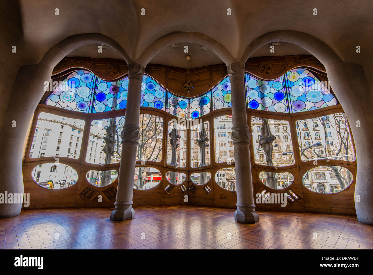 Grandi finestre al piano nobile della Casa Batlló, Barcellona, in Catalogna, Spagna Foto Stock