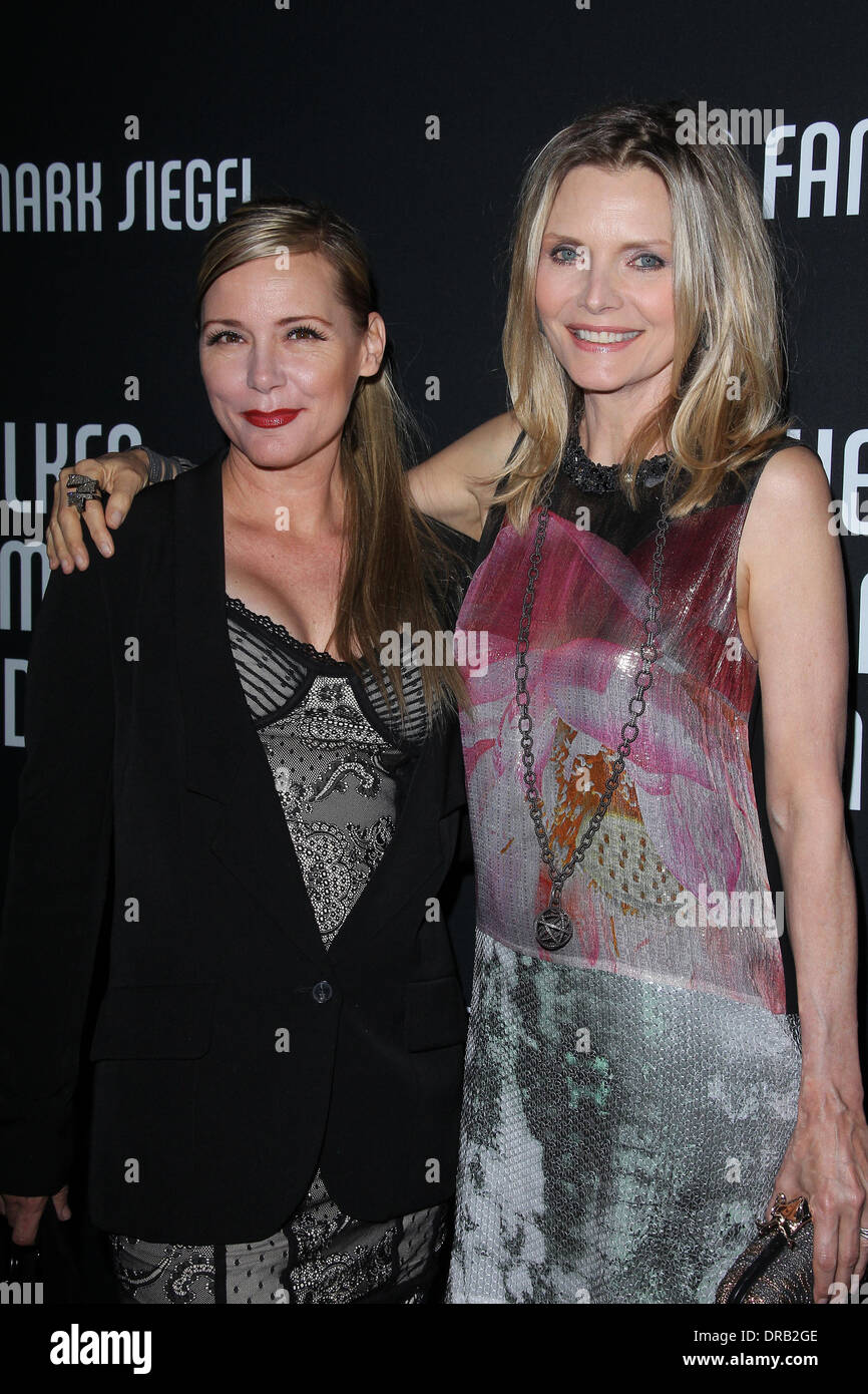 Dedee Pfeiffer, Michelle Pfeiffer al 8° Annuale festa Rosa, Hangar 8, Santa Monica, CA 10-27-12 Foto Stock