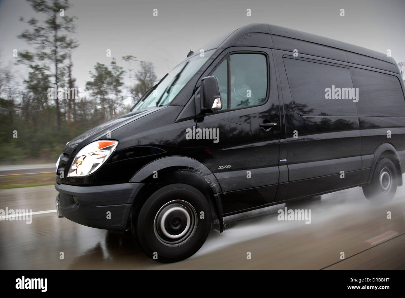 Mercedes sprinter van immagini e fotografie stock ad alta risoluzione -  Alamy