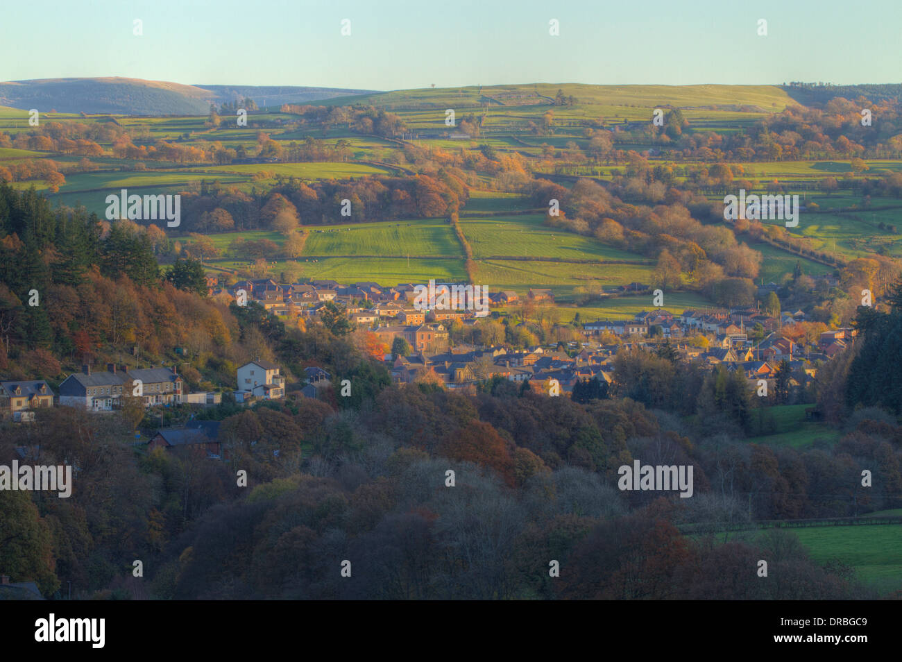 Vista di Llanidloes, una piccola città nelle colline gallesi. Powys, Galles. Novembre. Foto Stock