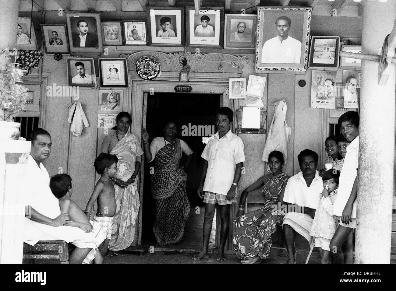 La famiglia e il padre photo frame, Versova, Mumbai, Maharashtra, India, 1977 Foto Stock