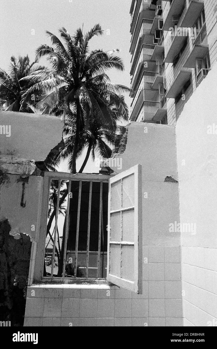 Rotto scoperchiata house, il Malabar Hill, Mumbai, Maharashtra, India, 1978 Foto Stock