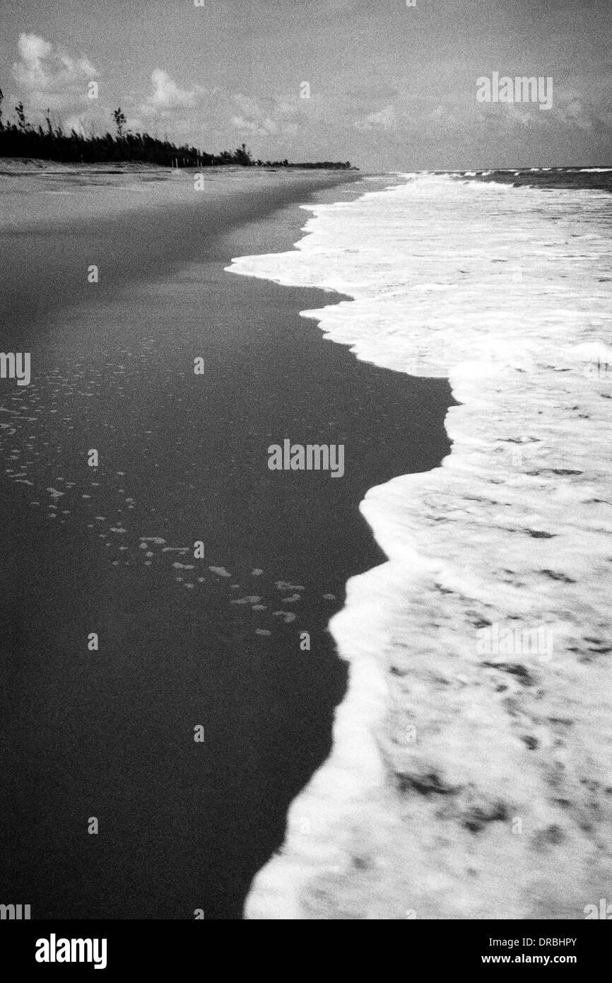 Cielo di sabbia di mare, spiaggia di Mamallapuram, Mahabalipuram, Tamil Nadu, India, 1979 Foto Stock