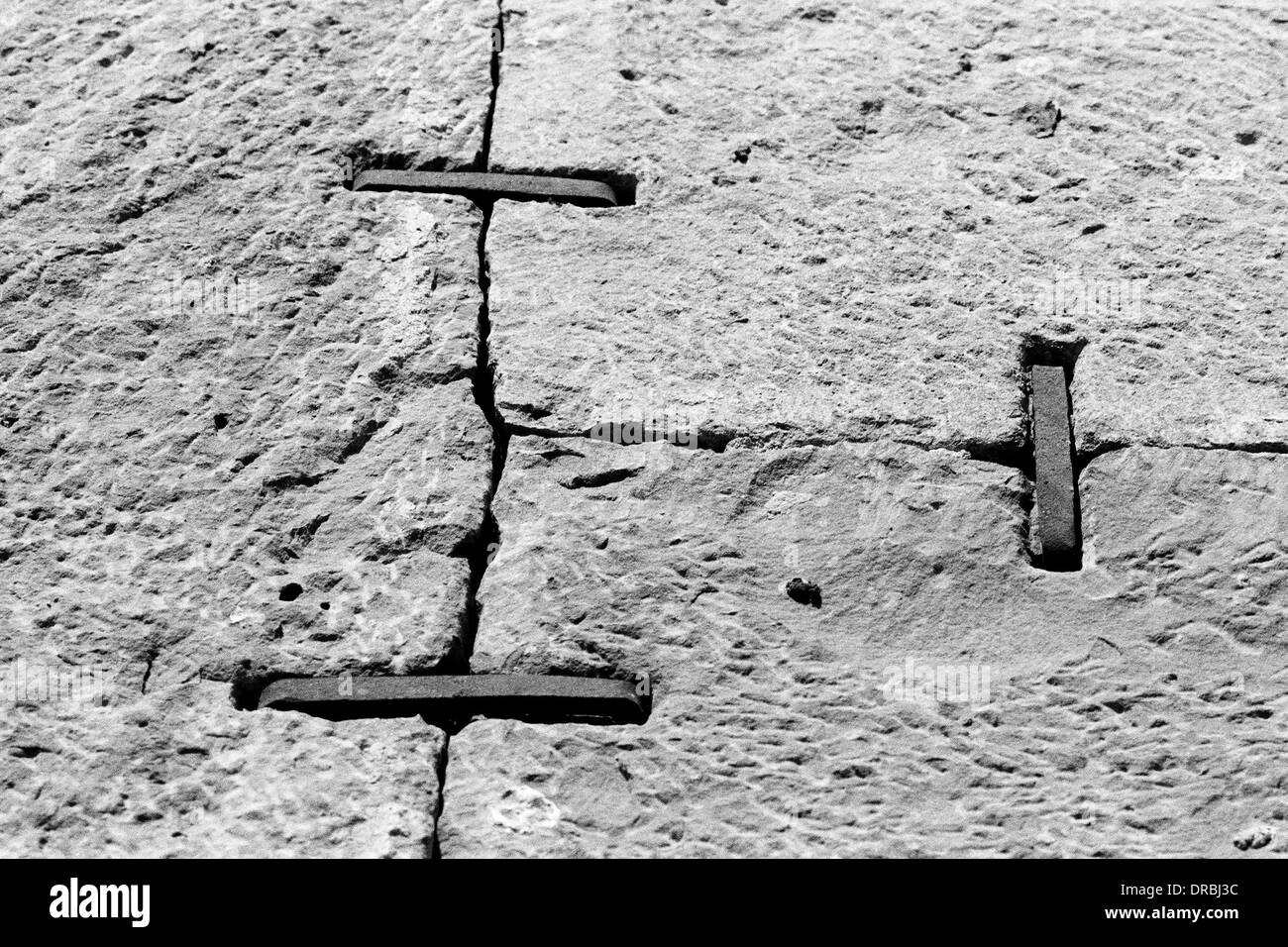 Staffe di ferro per il muro di pietra, Jaisalmer, Rajasthan, India, 1984 Foto Stock