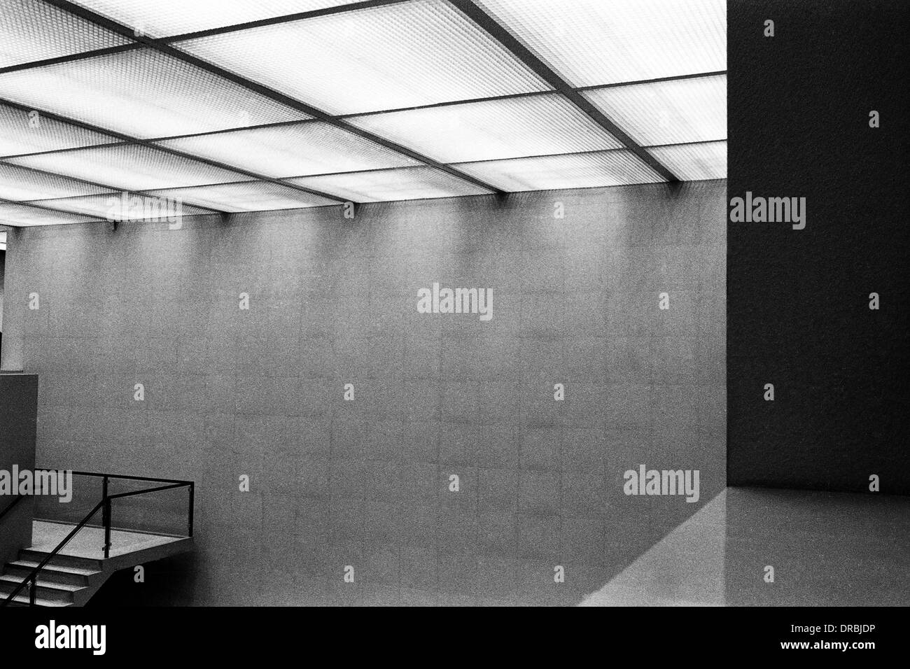 Le scale e il soffitto all'interno di Van Gogh Museum di Amsterdam, Paesi Bassi, Olanda, 1986 Foto Stock