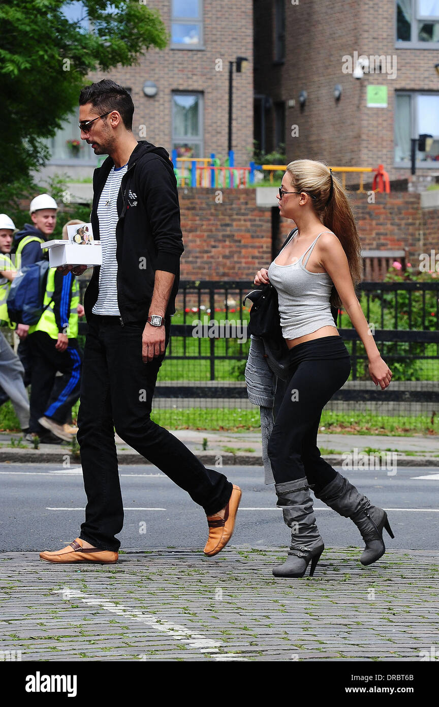 Made In Chelsea stelle Hugo Taylor e Natalie Joel fuori e circa in Primrose Hill Londra Inghilterra - 12.07.12 Foto Stock