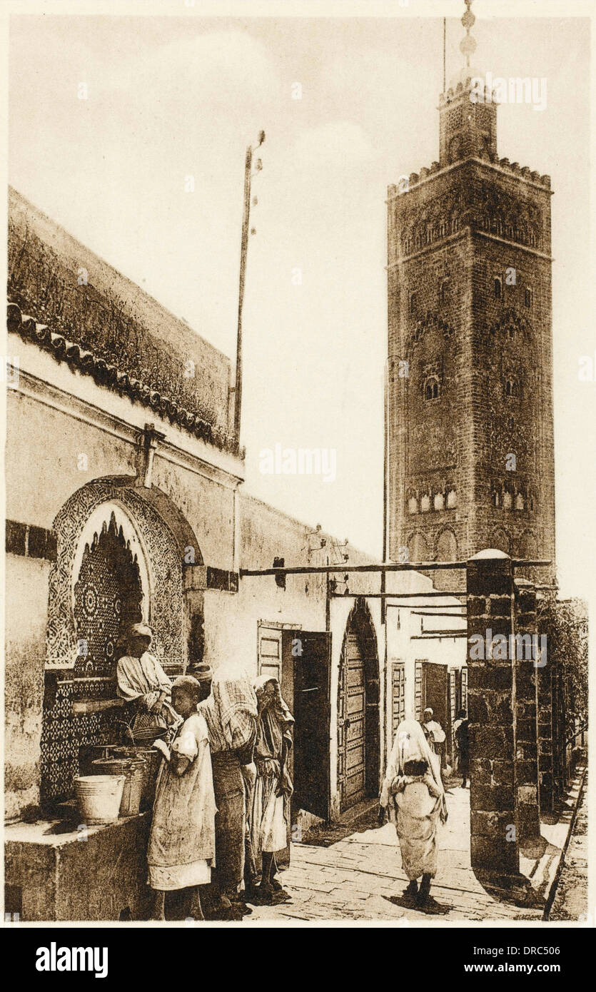 Il Marocco, Casablanca - Nuova Medina, Fontana e la moschea Foto Stock