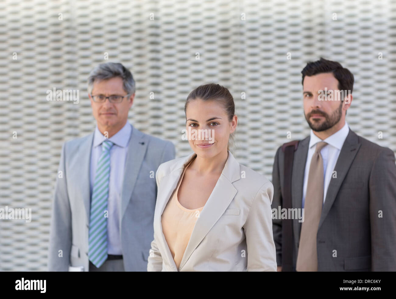 Business persone sorridenti all'aperto Foto Stock