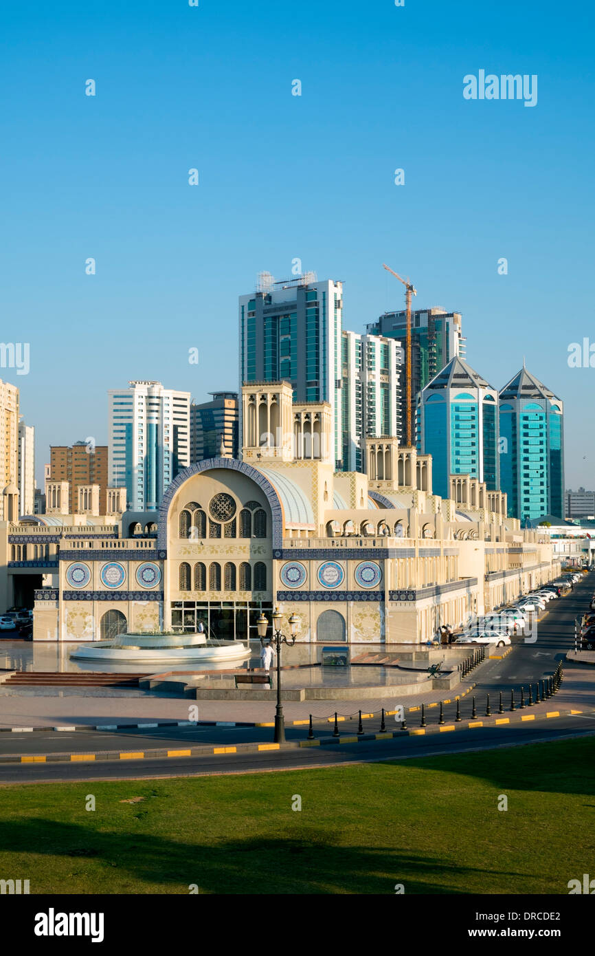 Il souk centrale o il Blue Souk in Sharjah negli Emirati Arabi Uniti Foto Stock