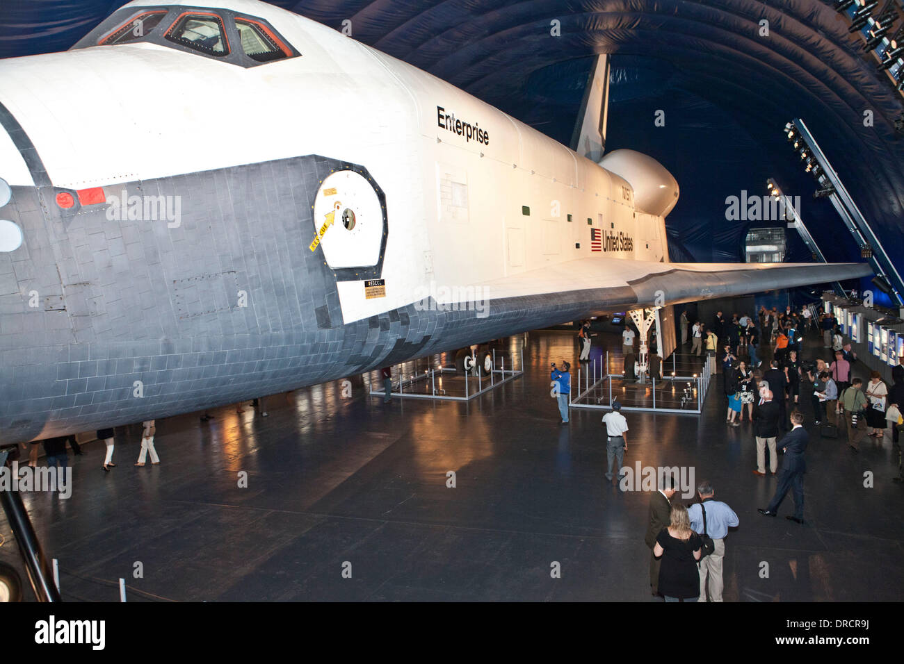 La Intrepid Sea Air e il Museo dello Spazio lo Space Shuttle Pavillion al  Molo 86 vetrina per lo space shuttle enterprise apre al pubblico di New York  City, Stati Uniti d'America -