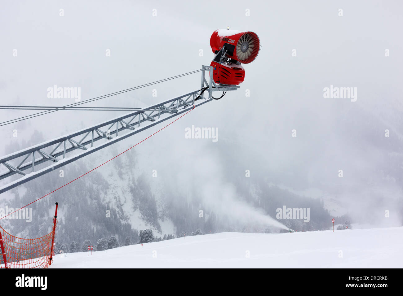 Snow making machine di Austrian ski resort di St Anton Foto Stock