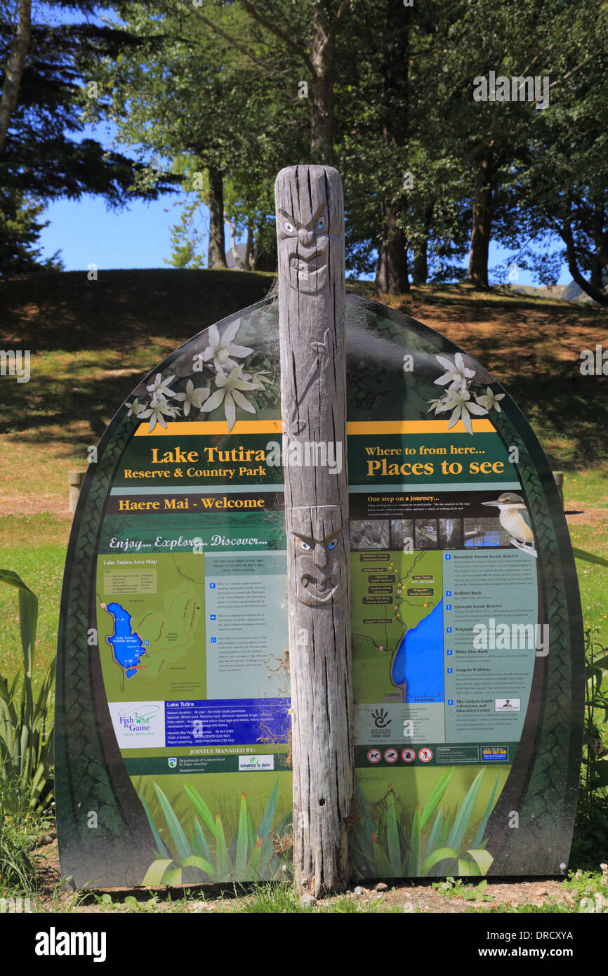 Segno per il Lago Tutira, Hawke's Bay, Napier, Isola del nord, Nuova Zelanda Foto Stock