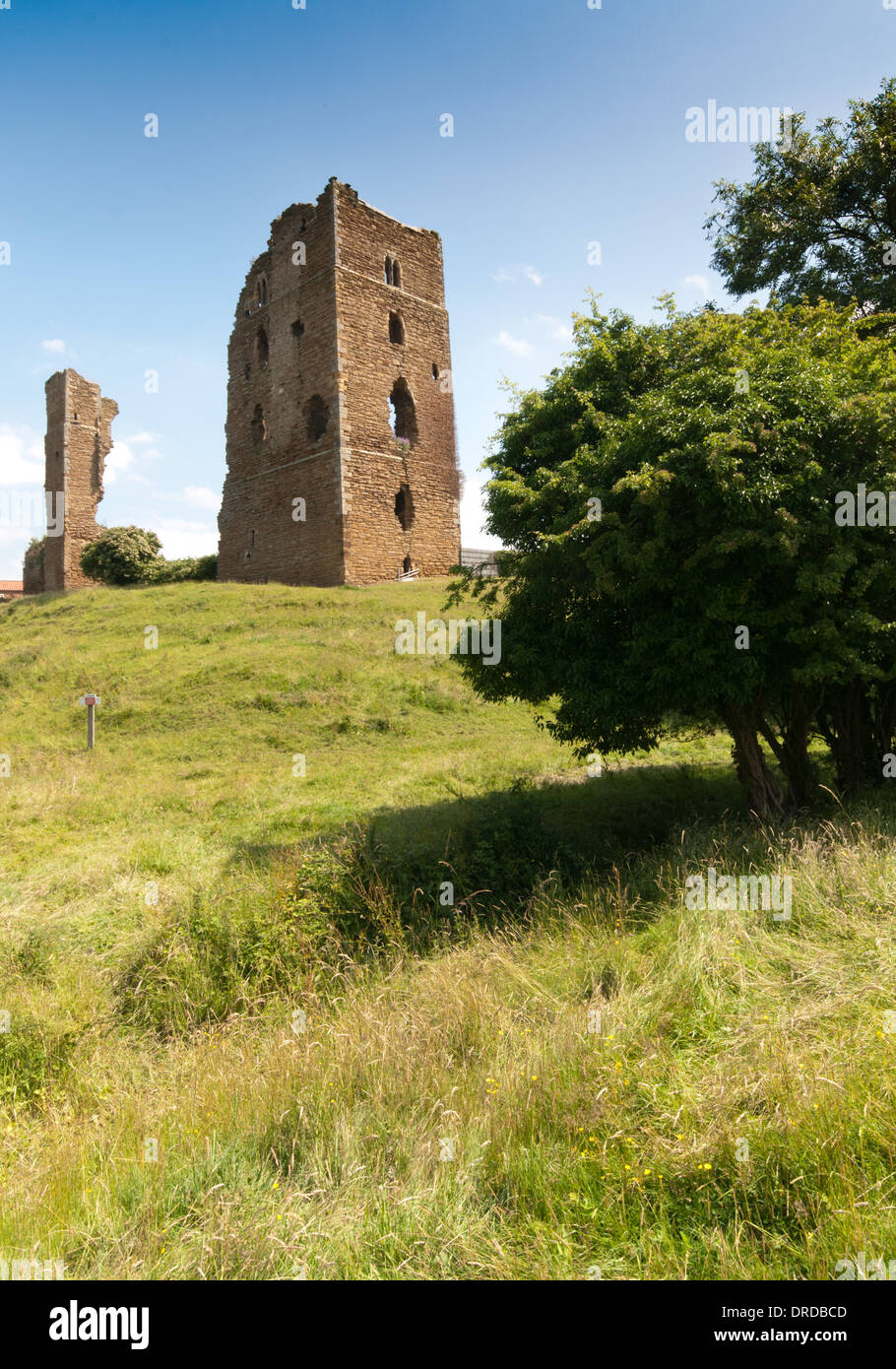 Le rovine di Sheriff Hutton Castle, North Yorkshire, Inghilterra, Regno Unito Foto Stock