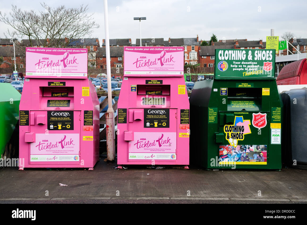 La carità il cestino sul Asda car park ,Hyson Green,Nottingham, UK. Foto Stock