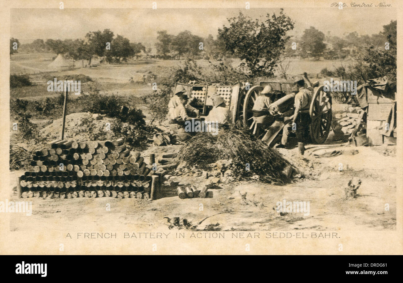 Una batteria francese in azione nei pressi di seme-el-Bahr Foto Stock