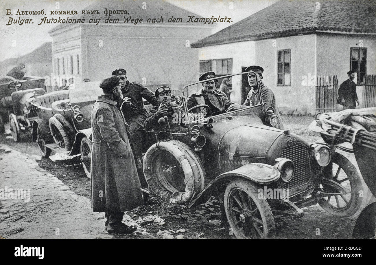 Una colonna di automobili - bulgaro - i soldati della PRIMA GUERRA MONDIALE Foto Stock