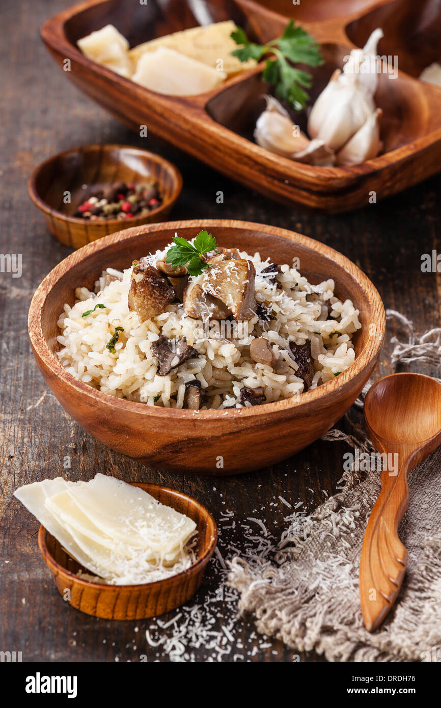 I funghi selvatici il risotto con il prezzemolo e il parmigiano Foto Stock