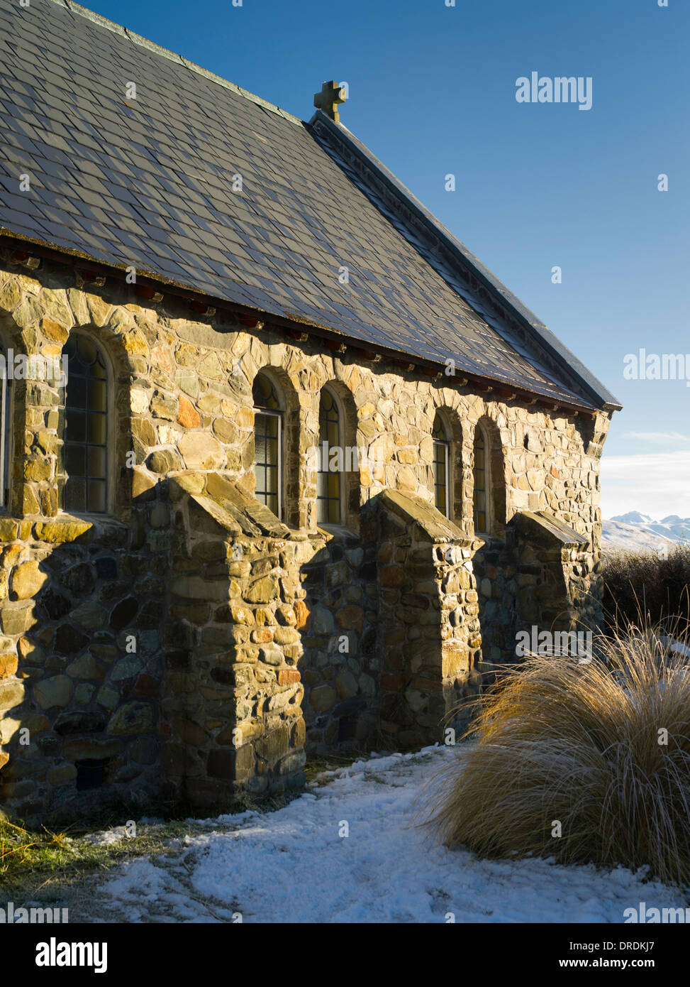 Sole di mattina cade sopra la Chiesa del Buon Pastore, sulla riva del Lago Tekapo, Nuova Zelanda. Foto Stock