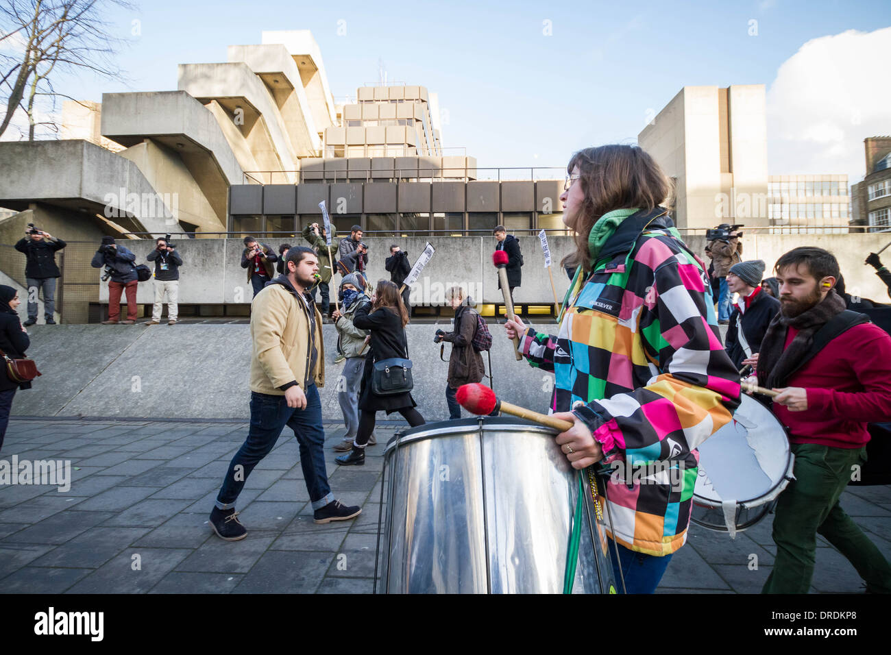La protesta degli studenti da marzo a Londra per proteggere l'istruzione e sostenere i lavoratori Foto Stock