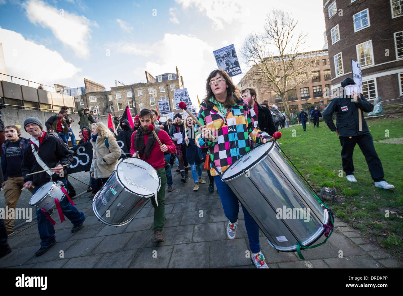 La protesta degli studenti da marzo a Londra per proteggere l'istruzione e sostenere i lavoratori Foto Stock