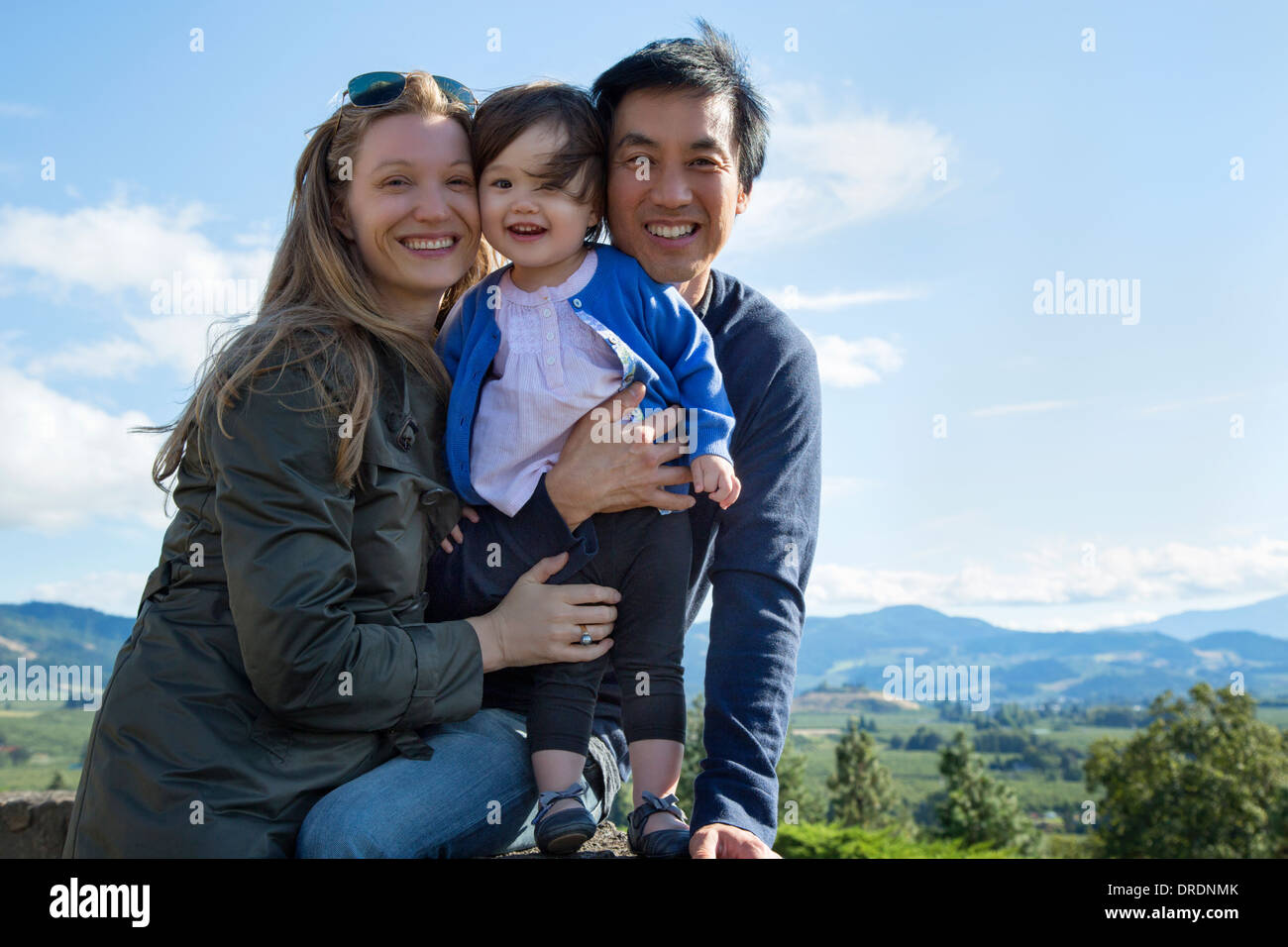 Razza mista famiglia di tre Foto Stock