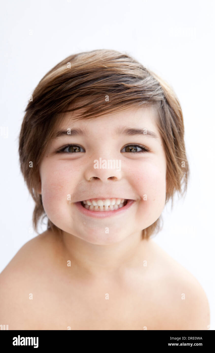 Ritratto di un sorridente ragazzino Foto Stock