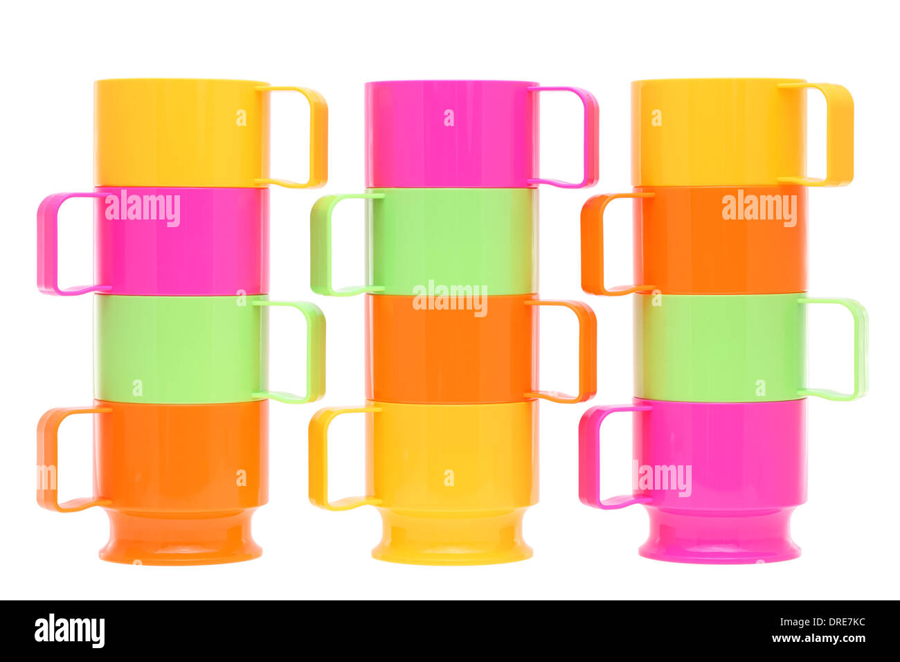 Pila di coloratissimi bicchieri di plastica Foto Stock