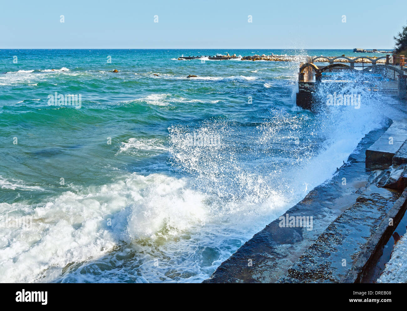 Di sera la tempesta di mare (Mar Nero, Bulgaria). Foto Stock