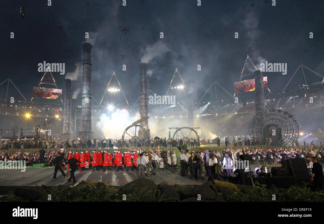Omaggio all'industria britannica la cerimonia di apertura del London 2012 Giochi Olimpici presso lo Stadio Olimpico di Londra - Inghilterra - 27.07.12 Foto Stock