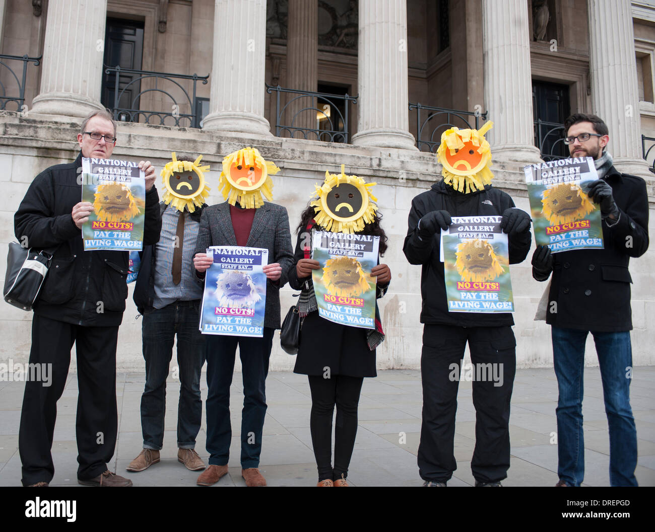 Trafalgar Square, Londra, Regno Unito. 24 gen 2014. Il personale della National Gallery di Londra la protesta contro la povertà il pagamento durante l'apertura di un nuovo van Gogh Girasoli mostra, i servizi pubblici e commerciali unione europea ha annunciato. Credito: Malcolm Park editoriale/Alamy Live News Foto Stock