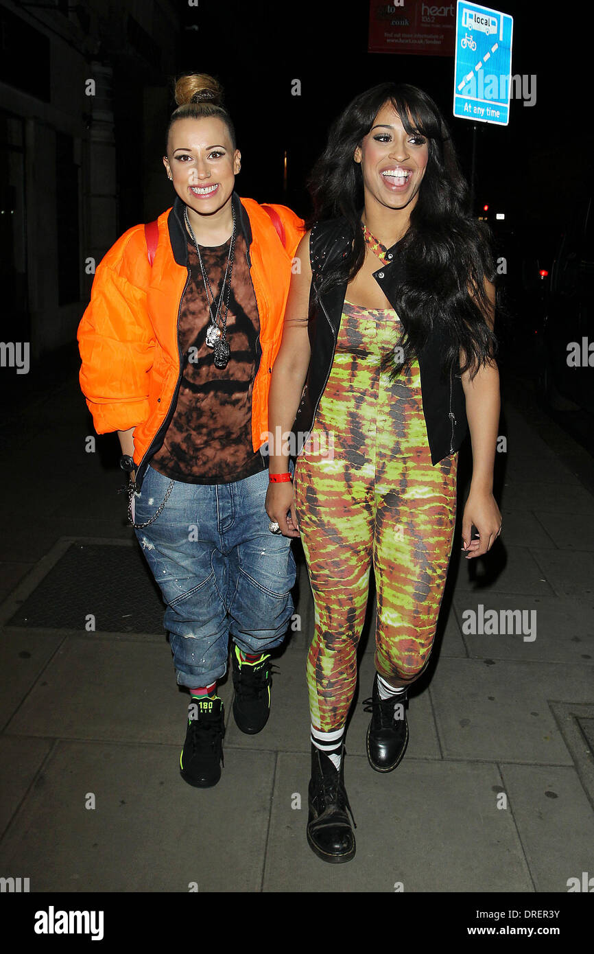 Courtney Rumbold, Alexandra Buggs di Stooshe alla masterizzazione di bevanda energetica presentando il DJ e produttore David Guetta e artista pop Mr Brainwash presso il vecchio ufficio di smistamento di Londra - Inghilterra - 01.08.12 Foto Stock