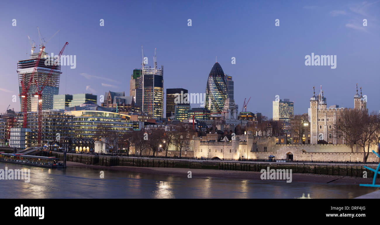 Moderni edifici per uffici, il quartiere finanziario di Londra, Regno Unito Foto Stock