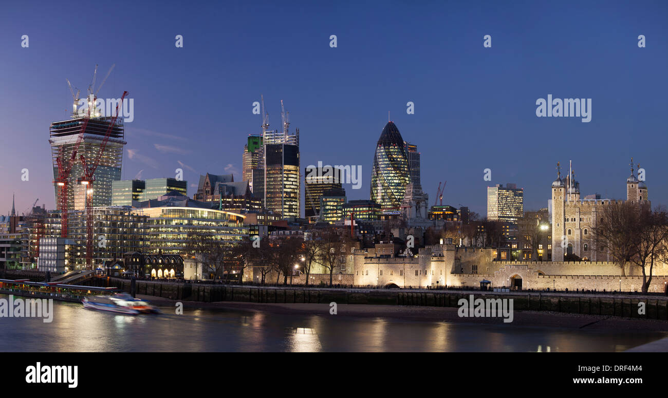 Moderni edifici per uffici, il quartiere finanziario di Londra, Regno Unito Foto Stock