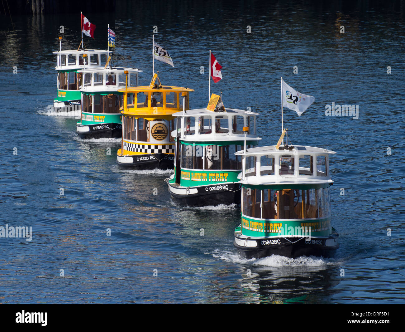 "Vasca" i taxi d'acqua sul Victoria Harbour eseguire il loro regolare il balletto insieme alla musica. Foto Stock