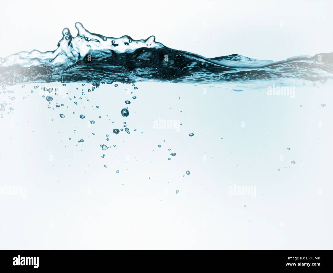 Il liquido nel contenitore con acqua in movimento le bolle di aria Foto Stock