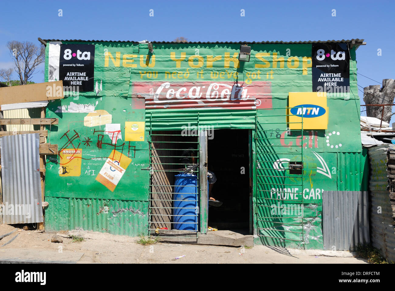 Un negozio nella Imizamo Yethu Township nei pressi di Città del Capo Foto Stock