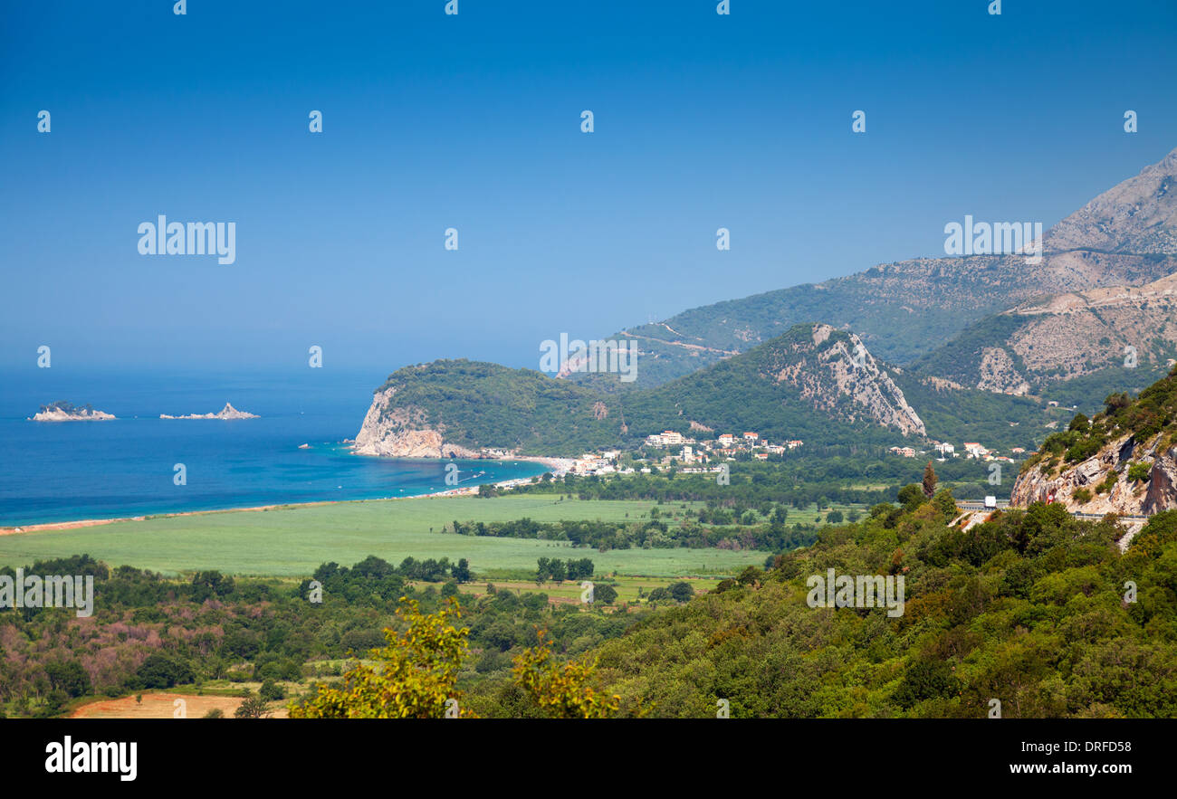 Mare Adriatico il paesaggio costiero. Buljarica, Montenegro Foto Stock