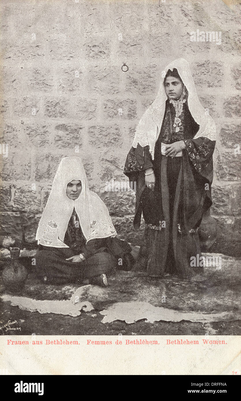Israele - Betlemme - donne in costume tradizionale Foto stock - Alamy