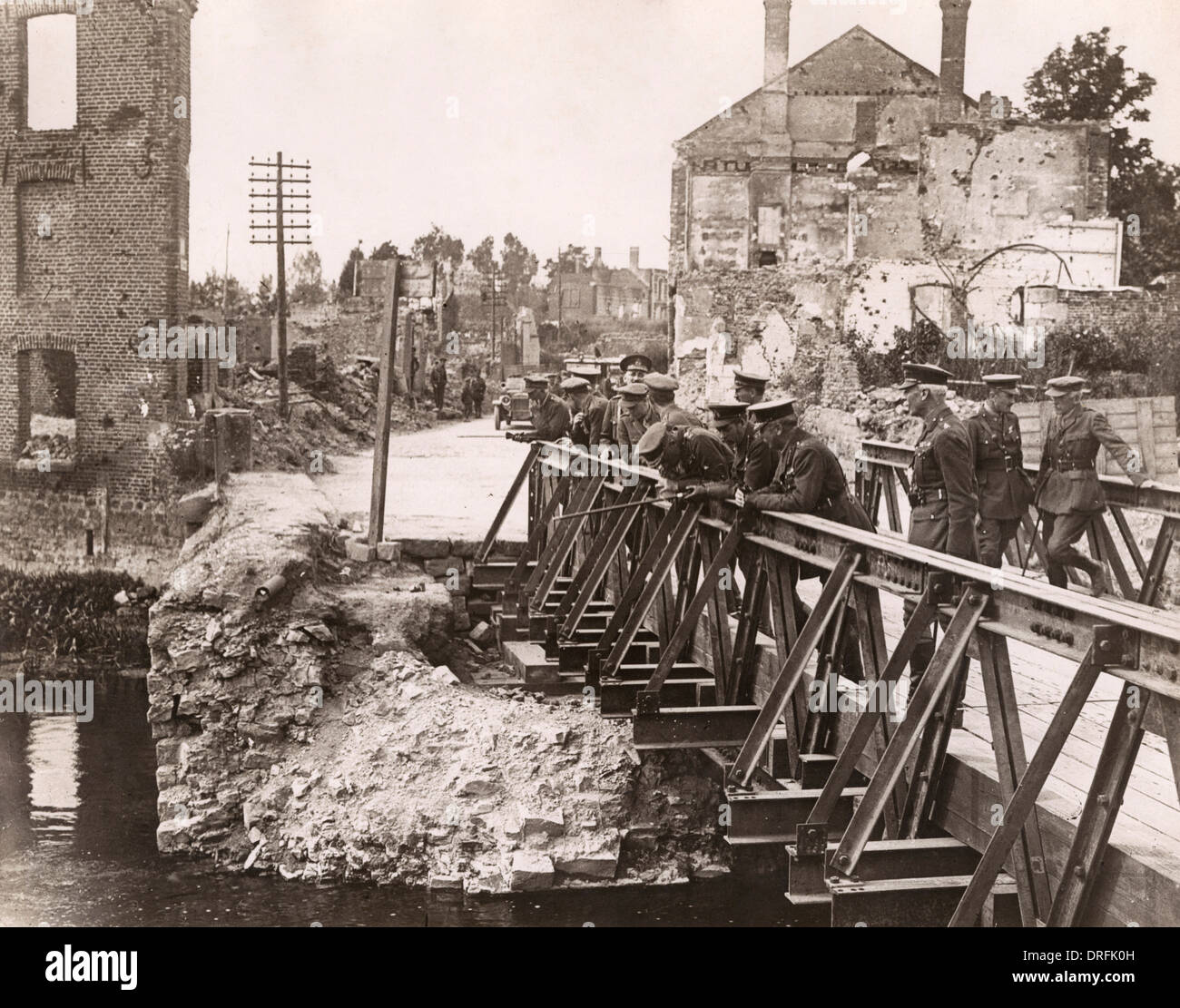 Edward, Principe di Galles, ispezione di ponte in rovina, Peronne Foto Stock