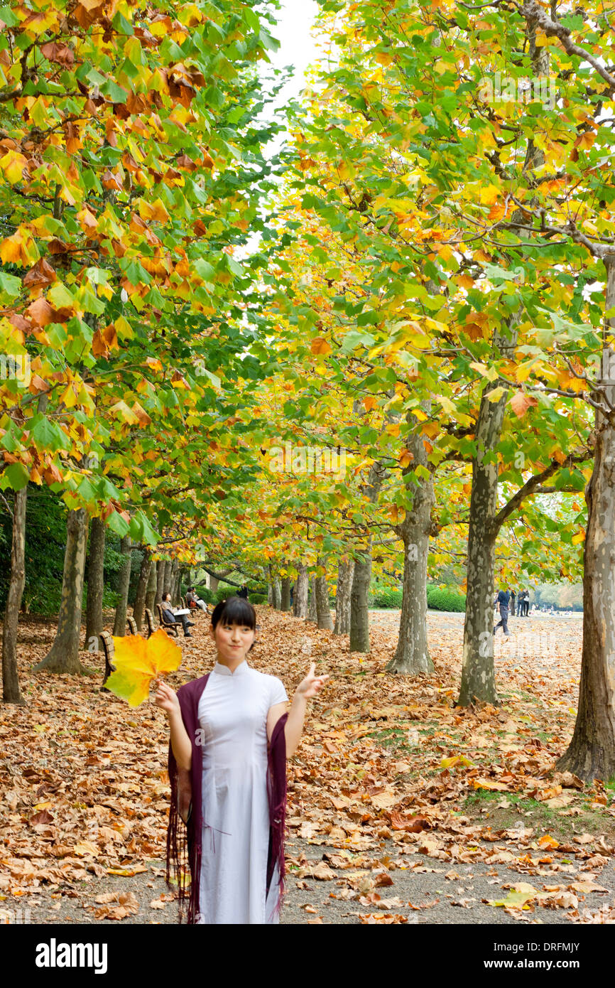 Abito tradizionale in autunno Foto Stock