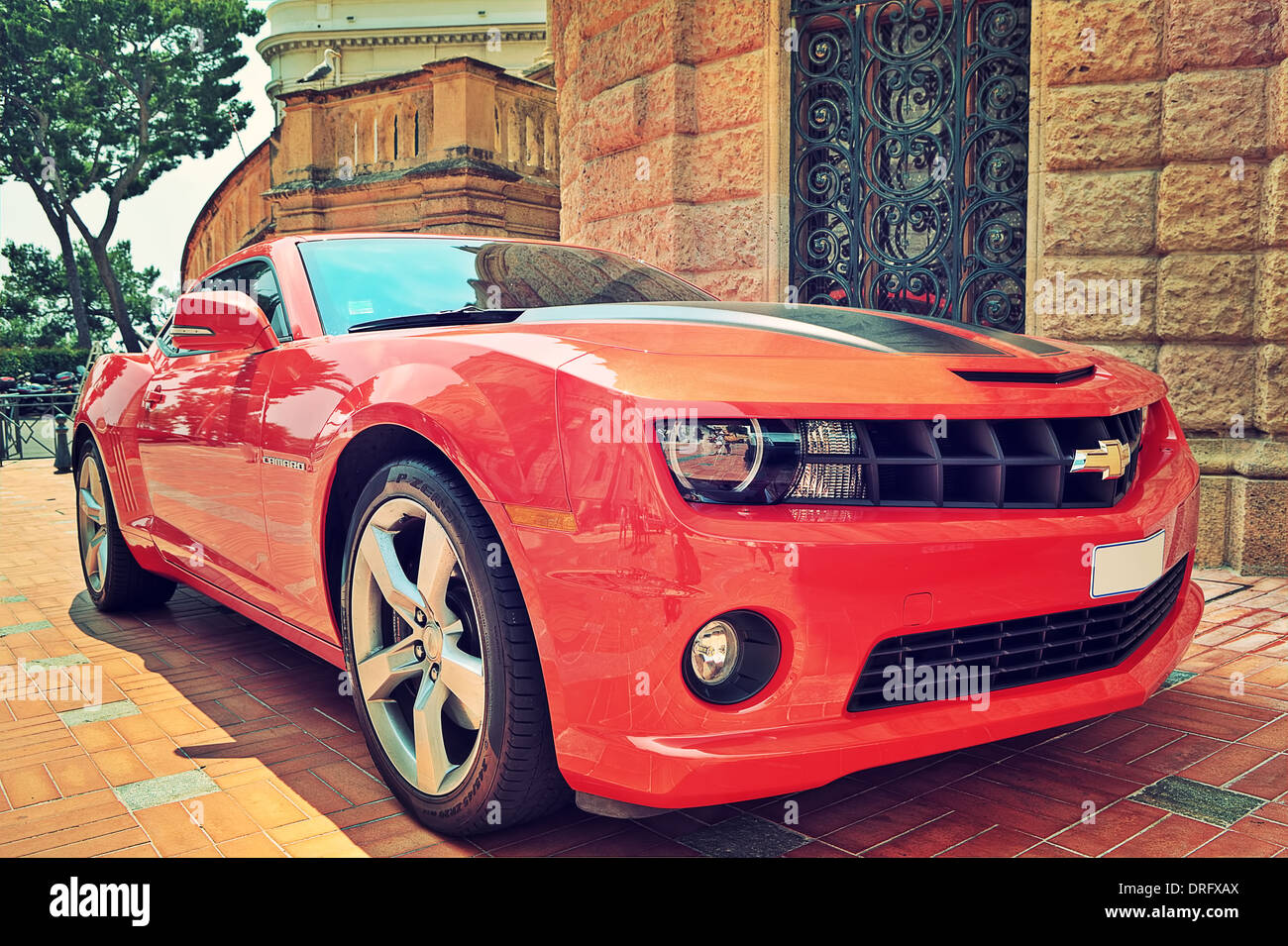 Red Chevrolet Camaro - quinta generazione di Camaro high performance automobiles a Monaco-Ville, Monaco. Foto Stock