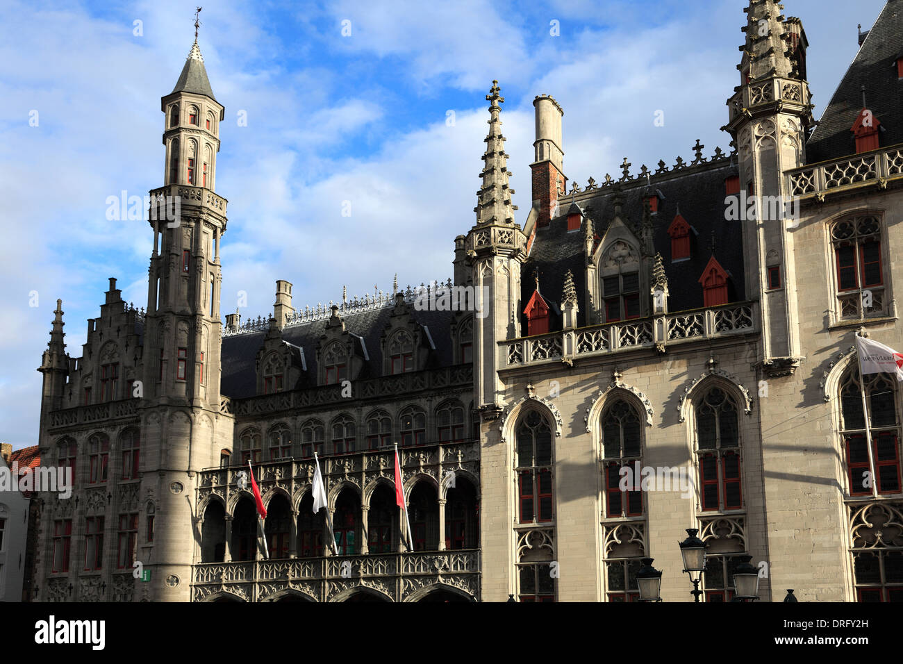 Esterno del palazzo del Municipio, la piazza del mercato di Bruges città, Fiandre Occidentali, Regione fiamminga del Belgio Foto Stock