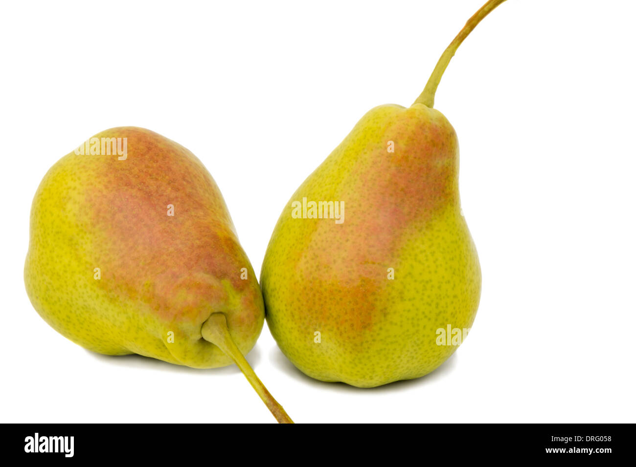 Due mature grande giallo pere. Presentato su uno sfondo bianco. Foto Stock
