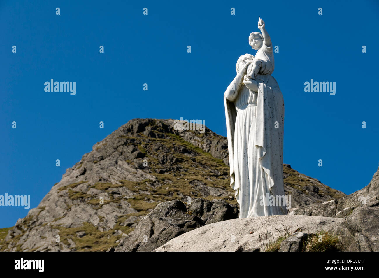 La statua della Madonna e Bambino (Nostra Signora del mare) da Heabhal (Heaval), Isle of Barra, Ebridi Esterne, Scotland, Regno Unito. Foto Stock