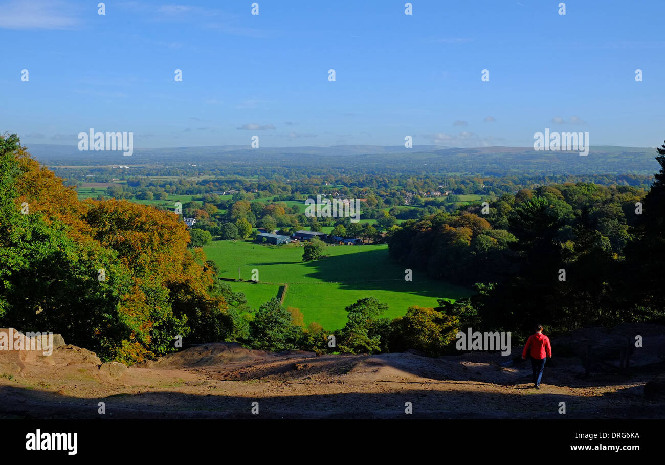 Inghilterra, Cheshire, vista dal nord su Cheshire pianura da Alderley Edge boschi in autunno Foto Stock