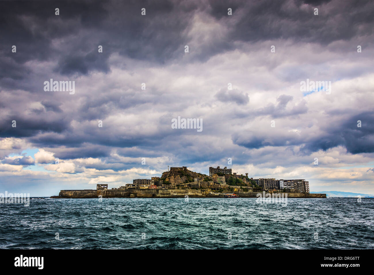 Gunkanjima, il Giappone è un abbandonata miniera di carbone cittadina dell'isola al largo di Nagasaki in Prefettura di Kyushu. Foto Stock