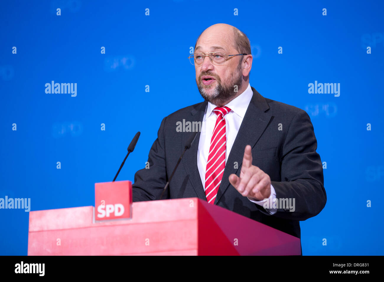 Berlino, Germania. Gennaio 25th, 2014.Dopo la SPD Managers meeting, Sigmar GABRIEL (SPD Chef) e Martin Schulz ( Presidente del Parlamento europeo) dare comunicato stampa su 'SPD Europa Conferenza dei delegati" e sul "straordinaria festa nazionale Congresso della SPD' (che sarà realizzato sul giorno successivo) al DOCUP sede a Berlino. / Immagine: Martin Schulz (SPD), Presidente del Parlamento europeo e executive del DOCUP Officer per l'Unione europea durante il comunicato stampa di Berlino. Foto Stock