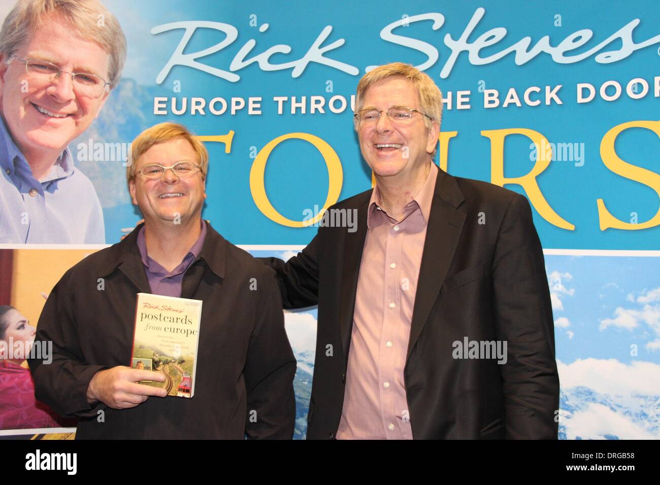 Santa Clara, California USA, 25 gennaio, 2014 - PBS televisione travel show host Rick Steves incontra il suo look-alike presso la San Francisco Bay Area viaggi e avventura Show tenutosi presso la Santa Clara Convention Center. Rick (a destra) ha scritto oltre 50 guide di viaggio. Il suo alter ego Paul Richards (sinistra) vive a San Jose, California e viene spesso chiesto se lui è Rick Steves, l'esperto di viaggi. Credito: Lisa Werner/Alamy Live News Foto Stock