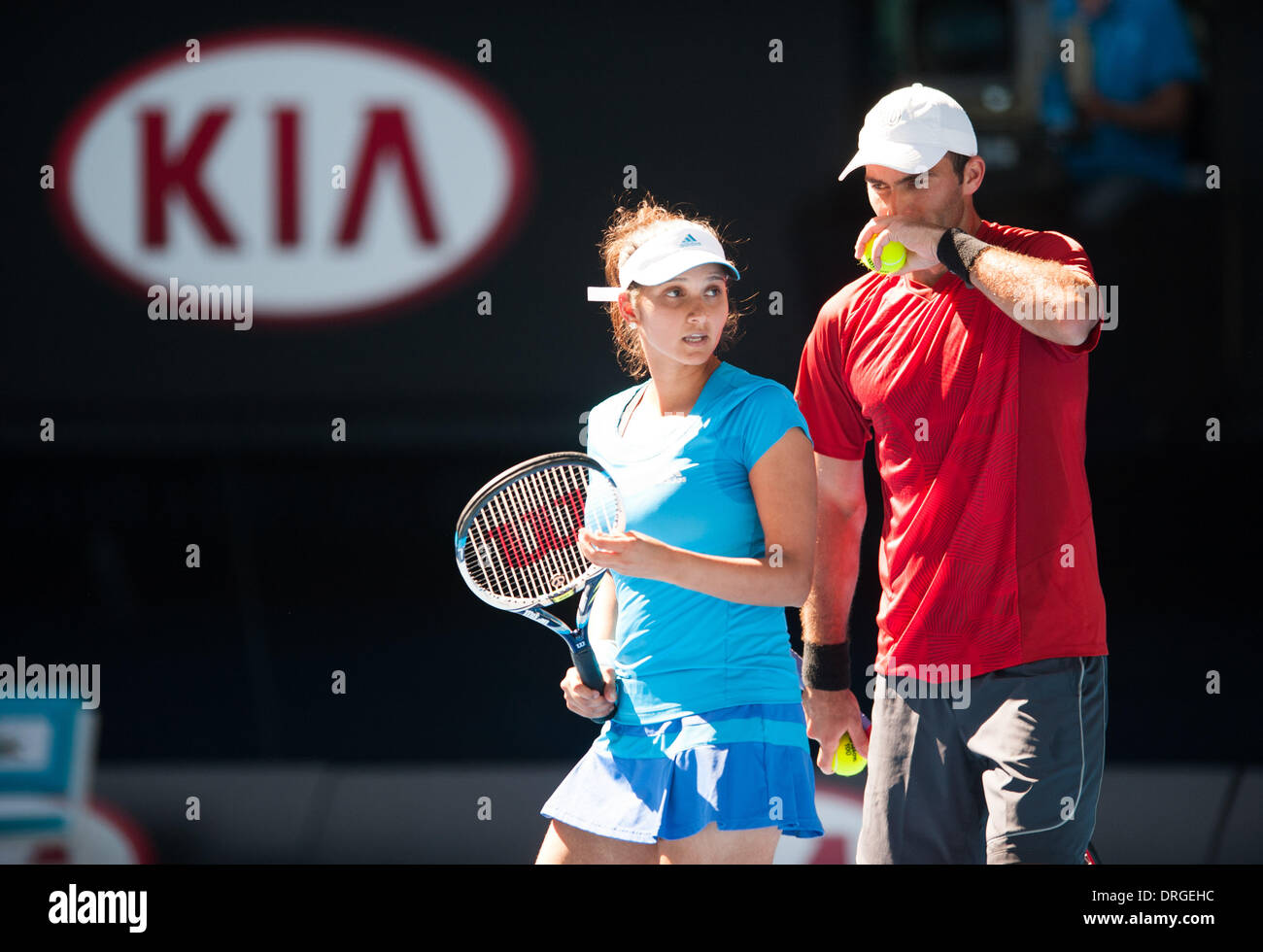 Melbourne, Victoria, Australia. 26 gen 2014. Il doppio misto squadra di Kristina Mladenovic di Francia e Daniel Nestor del Canada ha sconfitto il team di Sania MIRZA di India e Horia Tecau della Romania (mostrato) nel Doppio Misto finale del 2014 Australian Open. Mladenovic/Nestor ha vinto la partita 6-3, 6-2. Credito: Ken Hawkins/ZUMAPRESS.com/Alamy Live News Foto Stock