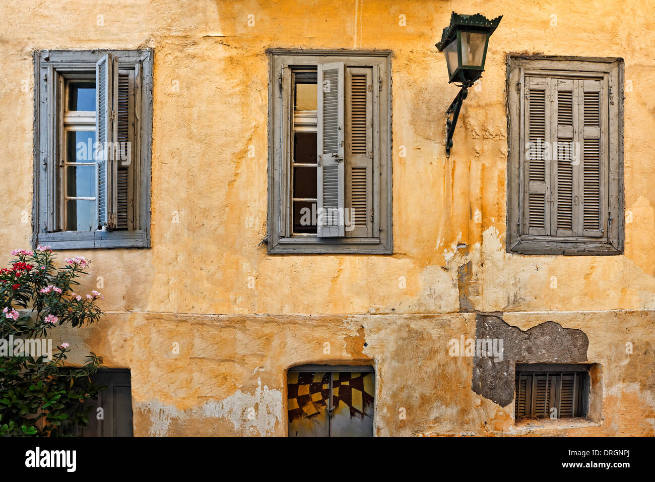 I pittoreschi edifici di Plaka a Atene, Grecia Foto Stock